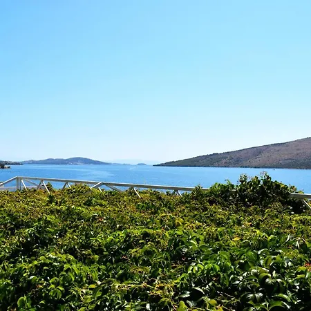 Seaside Near Trogir - Poljica * מרינה
