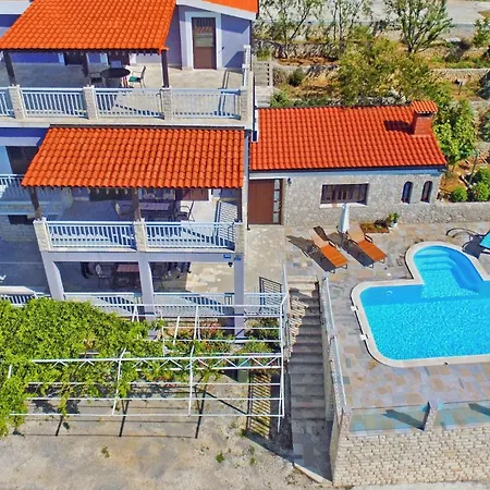 Seaside Near Trogir - Poljica فيلة