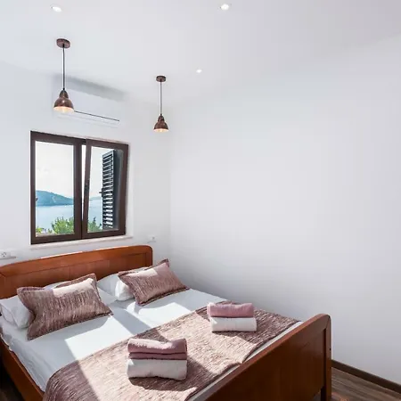 Seaside Near Trogir - Poljica