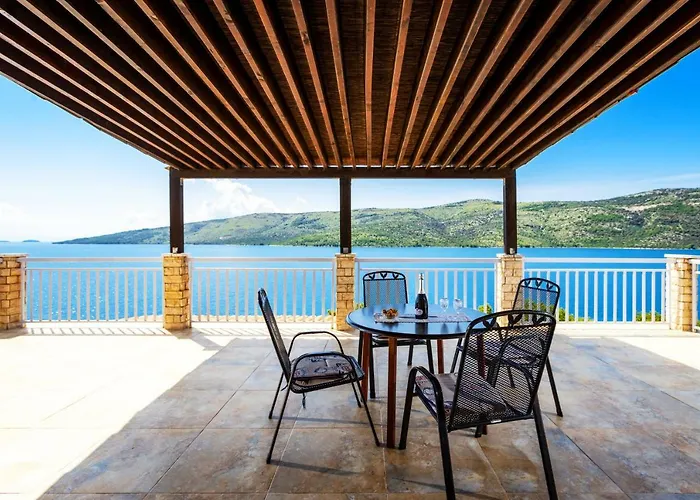 Seaside Near Trogir - Poljica Villa *