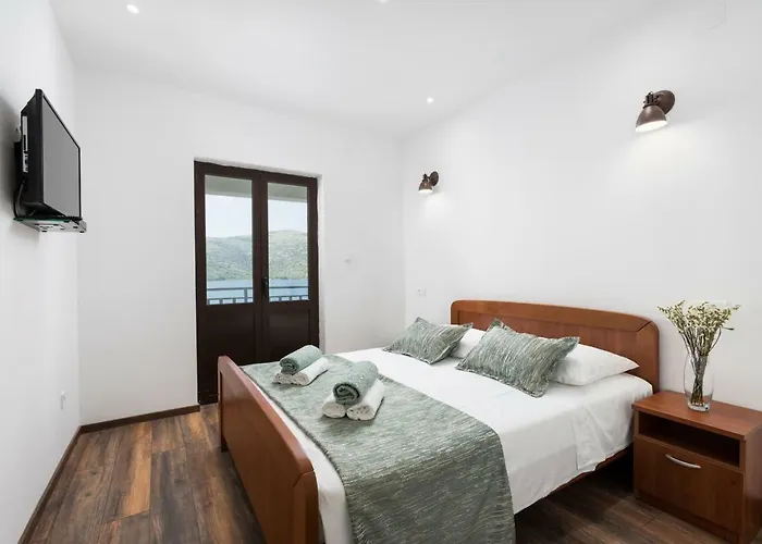 Villa Seaside Near Trogir - Poljica